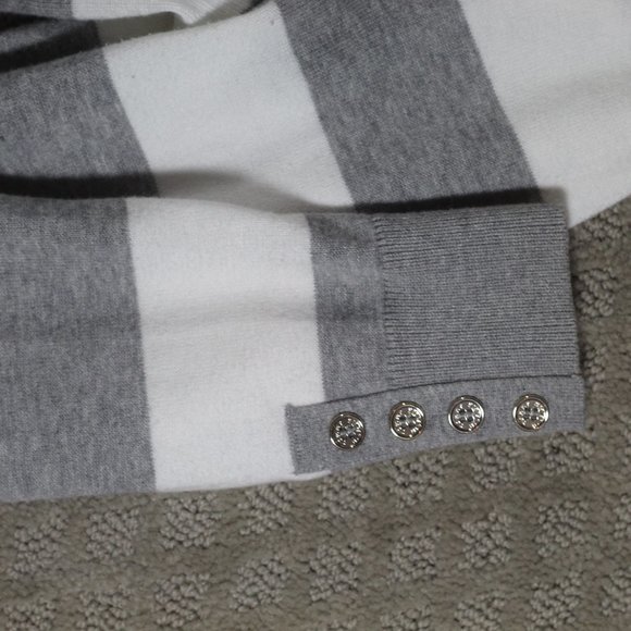 Tommy Hilfiger Size M Grey & White Striped Turtle Neck Sweater - Picture 3 of 5